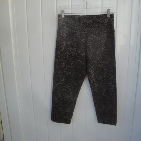 Printed Capri Leggings Women's Size Small Animal Print Fall Colors Transitional - Picture 3 of 3